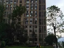 该房屋为正规三房 毛坯房 户型方正横厅户型 朝南