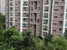 70年产权住宅,自住装修,翠苑路地铁口,朝南一室