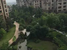 大学城联排精装别墅,位置安静,带花园,业主诚心出售