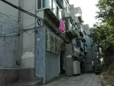 此房格局好,出行方便,装修的有特点,适合年轻人