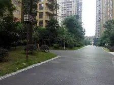 帝逸城精装小三室,采光好 ,楼层适中,小区环境优美
