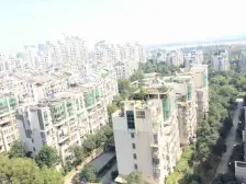 凤凰城一期凤鸣苑 南北通透,采光好 装修好,环镜优美 近地铁 中间楼层