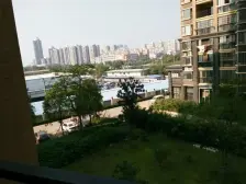 摩天轮旁 户型方正 大两房 简单装修