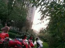 中豪汇景湾,经典大四房,户型方正,精装修自住,。