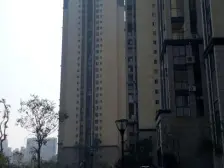 巴国城后门精装修三房 朝小区中庭