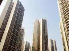 近双轻轨的小区大两房朝南视野开阔