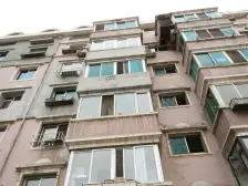 绿波小区 大两室 位置好 下楼车站