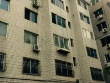 桃花源小区跃层楼上有大平台可以养花种菜烧烤享受生活