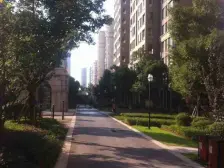 小区位于红谷滩地铁口边,配套成熟,交通便利