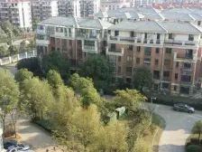 荷塘月色联排端户赠送面积大院子大停两辆车不是问题价格可谈