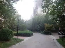 小区中间位置,中间楼层,精装修4房,