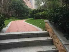 此房业主自住装修,位置安静,户型方正,出行方便