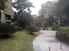 洋房带花园,带地下室,带车位,精装,朝中庭,