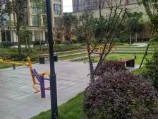 跃层精装大四房,全屋带暖气,才入住一年,诚心出售