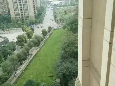 九龙坡巴国城二手房精装修出售。业主保养新。