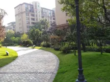 房子位置安静,实用面积大。住家来说是个很不错的