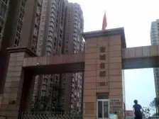 正规三房单卫,朝向安静,业主住家装修,家电齐全。