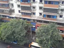 鱼轻路 电梯3房 看房有钥匙 价格可以谈 楼下公交站