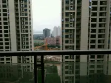 此房户型手续齐全,格局好,采光好,无遮挡,出行方便