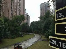 此房房型端正,小区口碑好,环境优美,居住舒适