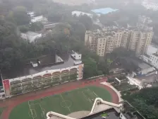 渝中三房双卫户型方正,配套设施齐全,门口在修轻轨