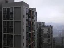 渝中区,小区门口双轻轨,小三房住家安静舒适