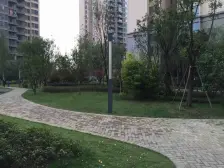 楼层好,采光佳,有阳台,视野没遮挡,环境优美