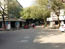 南京东路青山湖小区1楼带大院子