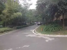 红树林洋房 带地下室 门口的