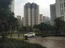 此房户型方正,采光通透,通风效果也好!家具家电齐