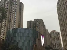 临轻轨,房龄新,居住舒适度高。