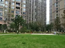 绿地新都会 南北通透,采光好 装修好,环镜优美 近地铁 中间楼层