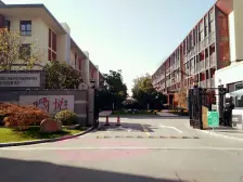 满五年边套四大房,靠河精装好房子