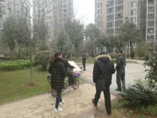 沃尔玛旁边小区 单价不过万的毛坯二房 出门就是新城