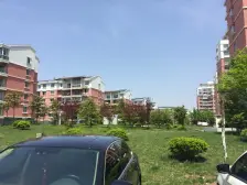 张江后花园,小区出门就是公交,看房方便,诚心卖。