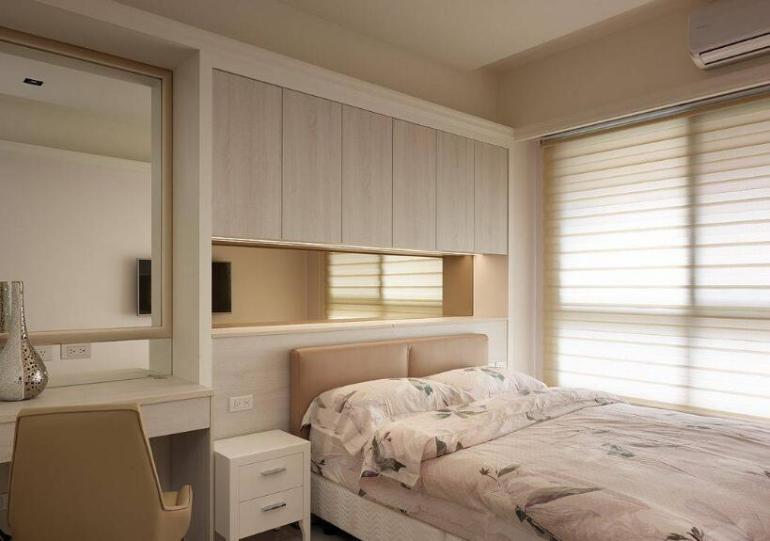 现代简约三居室卧室床头柜装修效果图