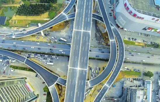 万家丽高架桥多个路口左转可通 优化后会更方便吧!