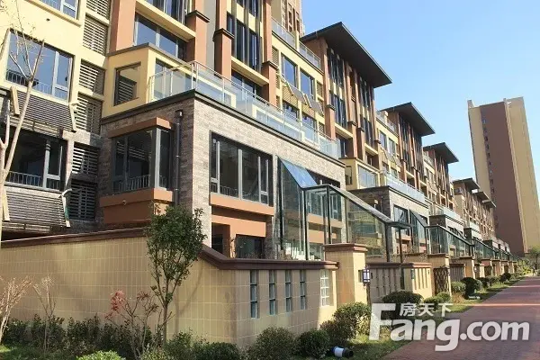 面朝湖区背靠繁华一起来看淄博豪宅上湖御园