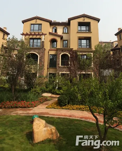 洋房什么的,公园一号啊,万德福广场啊,旭辉满庭春moma啊,都是平谷比较