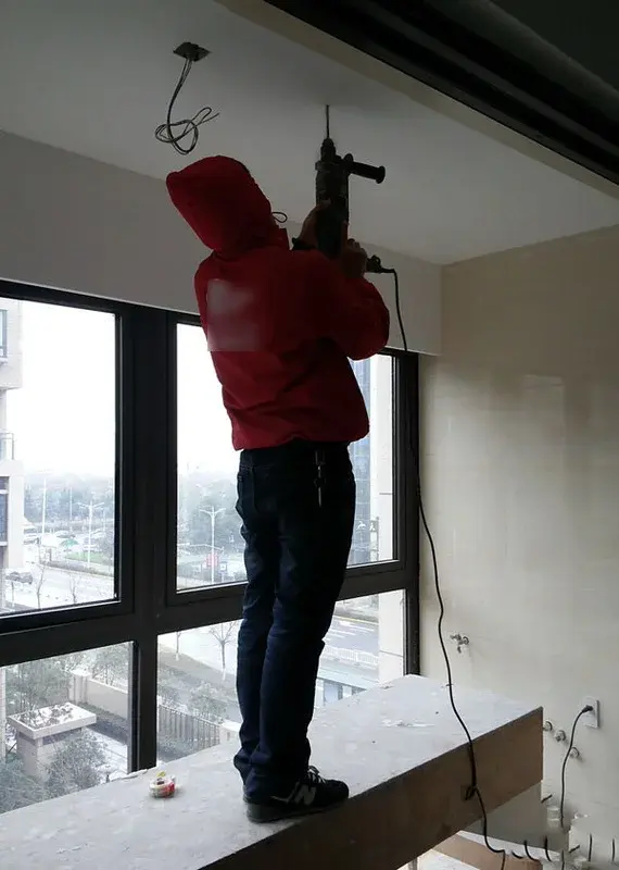 图解晾衣架安装,升降晾衣架长度务必提前确定