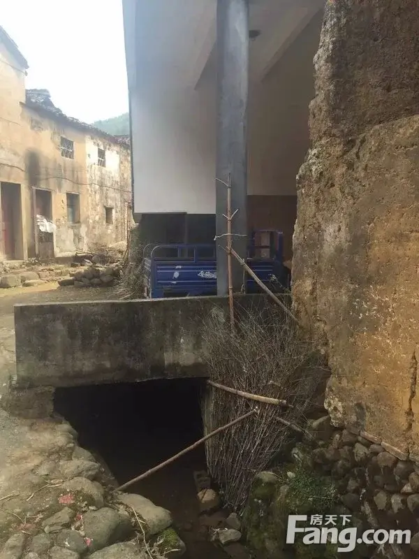 连续发现四栋房子都是暗箭煞!然而没有一栋房子逃过劫难.