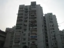 静安区+地铁口+双南双天井+停车方便+诚意急售