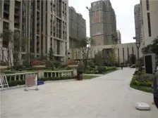 地铁口交通便利,业主诚心出售,看房方便大三房户型。