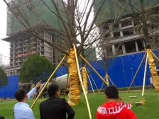 此房含车位 朝南看中庭看江 两江交汇 在家看烟花秀