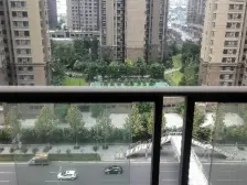 华润二十四城万象城旁单配 朝向好,采光好。