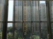 秋水广场 可读书四居室出售 看房方便 价格可谈