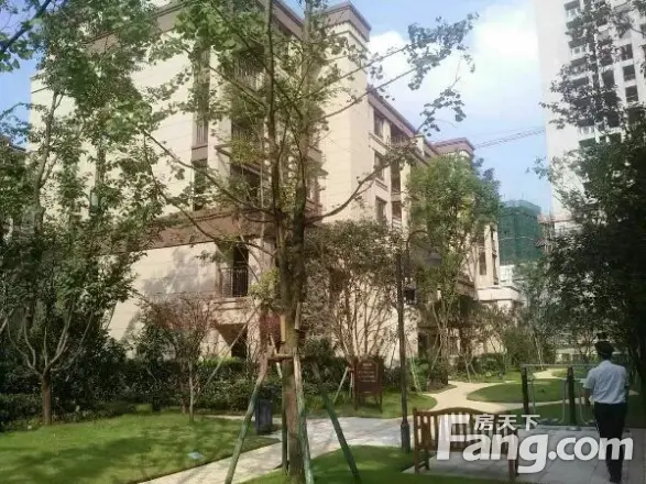 龙湖U城听蓝湾实景图