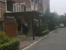 维多利亚精装修双拼别墅 带车位 带花园