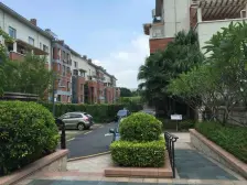 小区中间位置,朝南,通风采光好,业主诚意出售