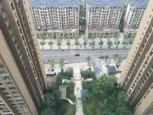 此房满2年 视野开阔全景望秀湖公园 南北朝向 采光充足